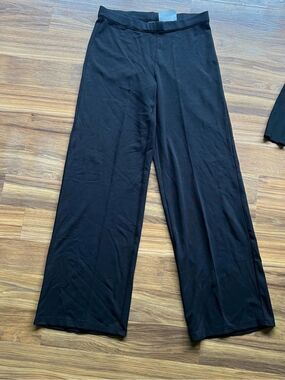 HUE Black Wide-Leg Pull-On Stretch Pants